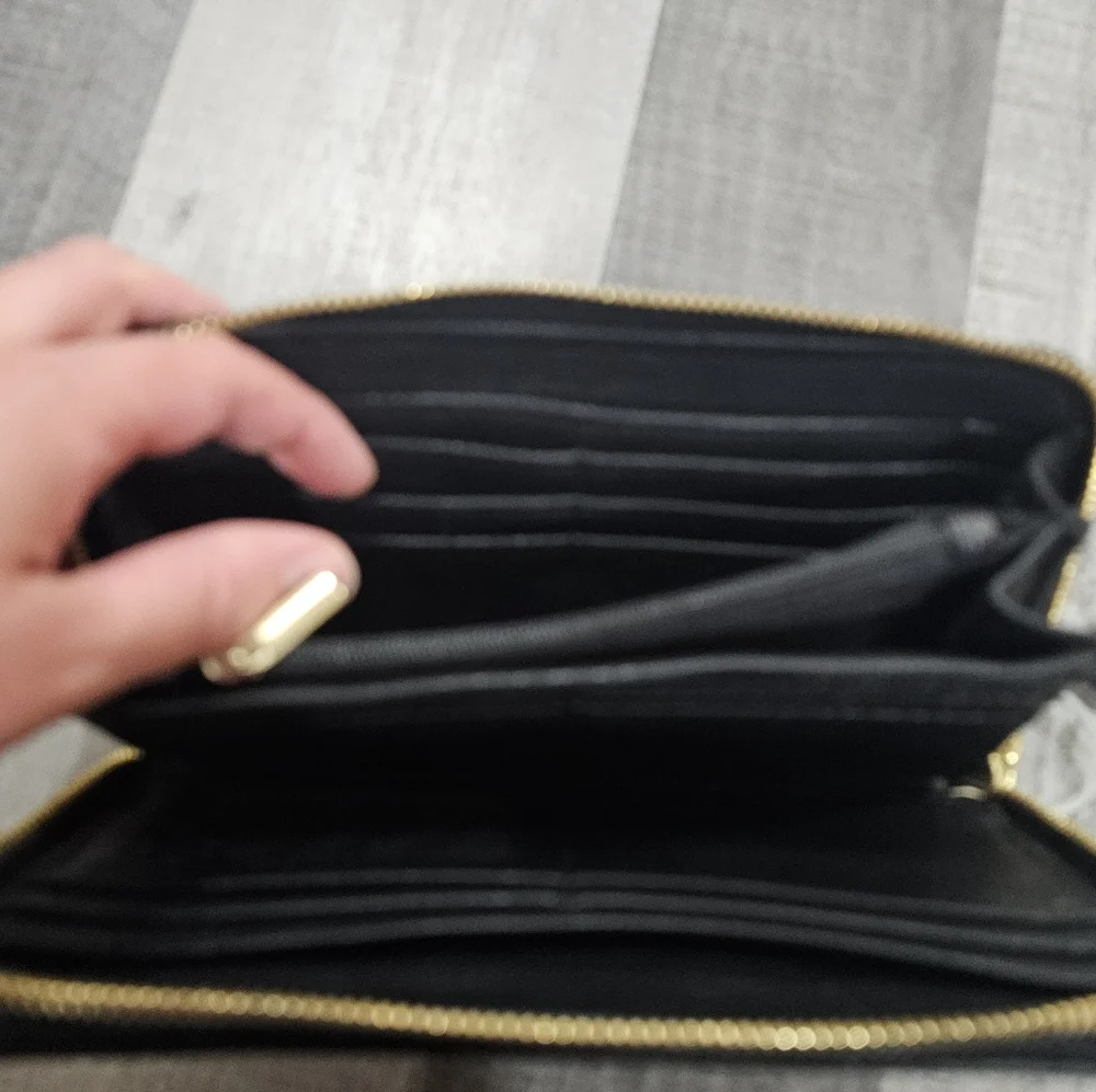 Steve Madden  Black Embossed  Logo Zip Around Wallet Wristlet_3